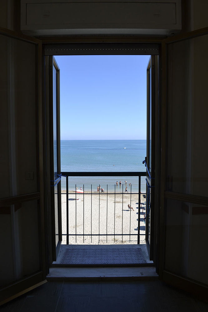 Hotel Internazionale มาร็อตตา ภายนอก รูปภาพ